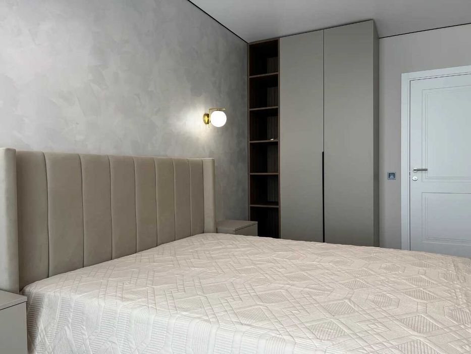 Укомплектована двокімнатна з видом на гори