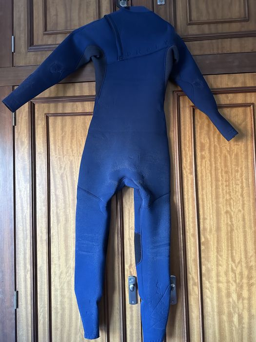 fato surf usado 4/3 mm mulher XS