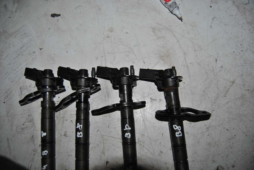 Wtrysk wtryskiwacz Audi A4 B8 2.0 TDi