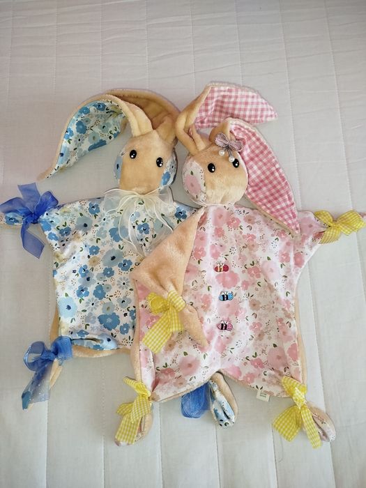 Coelhinho doudou para bebé