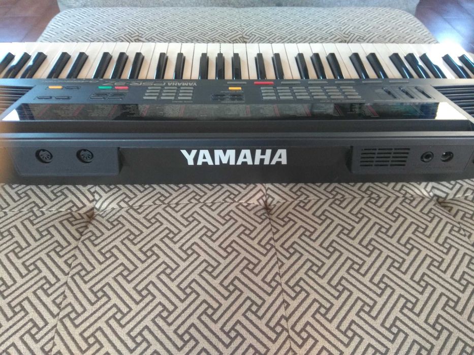 Órgão Yamaha PSR-37