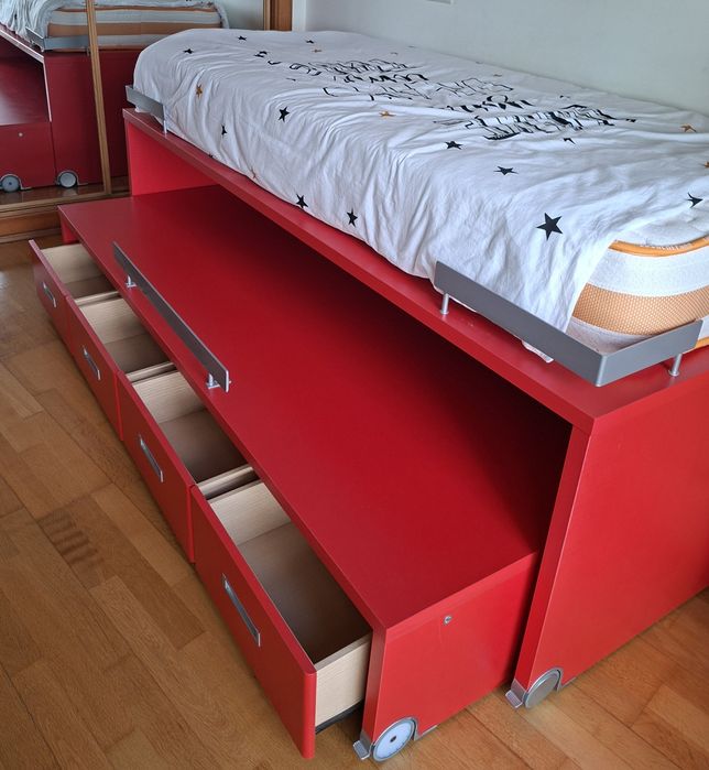 Cama de solteiro dupla e com gavetões