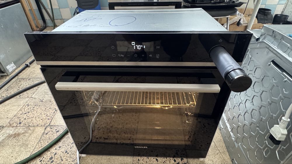 Forno Multifunções SIEMENS HR572GBS3 (71 L -Hidrolítico e Pirolítico - Preto)