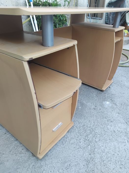 Secretária  de computador...