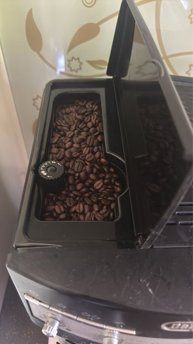 Кофемашина Delonghi MAGNIFICA