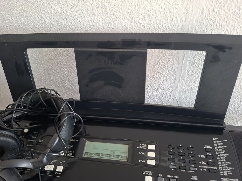 Piano Yamaha  PSR-E373