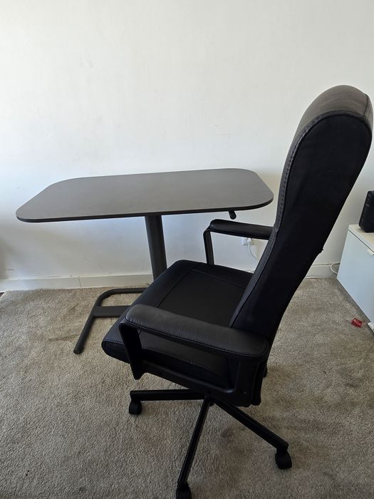 Mesa e cadeira escritório