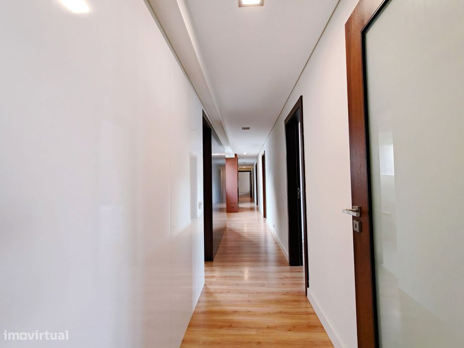 Apartamento T4 Mobilado no Centro de Aveiro