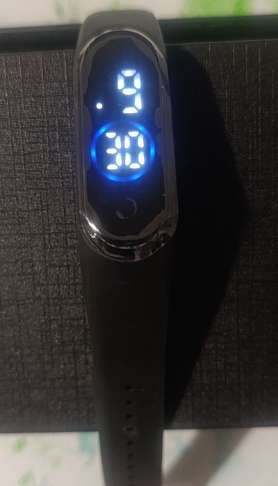 Relógio digital minimalista