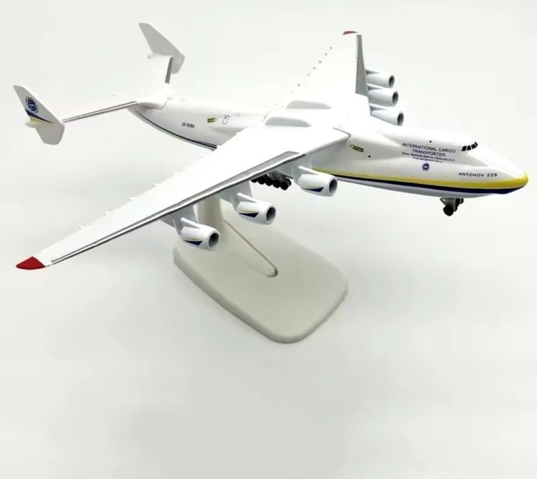 Nowy model samolotu Antonov An 225, cały metalowy,