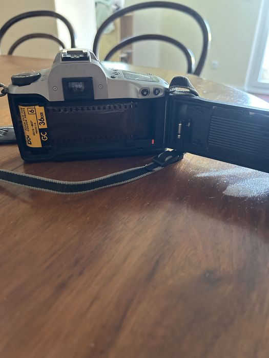 Canon EOS 3000N com objetiva 28-80mm