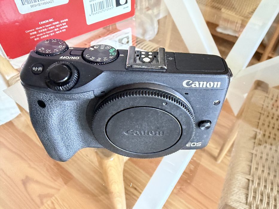 Canon EOS M3 + lente 15-45mm + acessorios (EF-M15-45 IS STM kit)