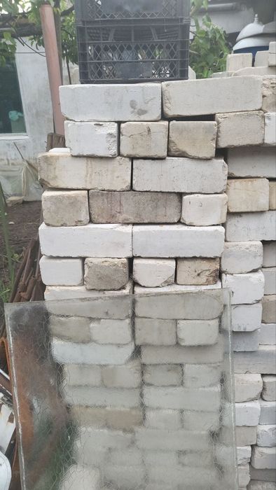 Продам кірпіч,силікатний 12 грн