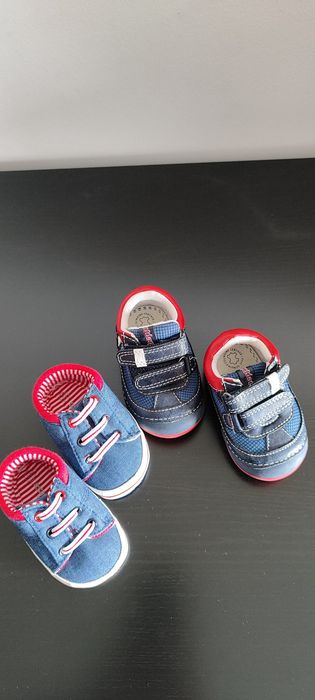 Dois sapatos para bebé, novos