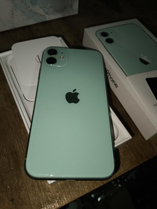 Продам Айфон 11 128