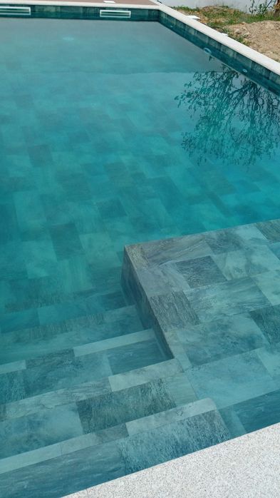 Construcao de piscinas churrasqueiras manutenção de jardins