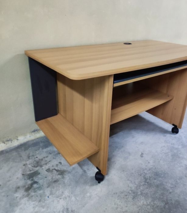 Secretaria faia com estirador