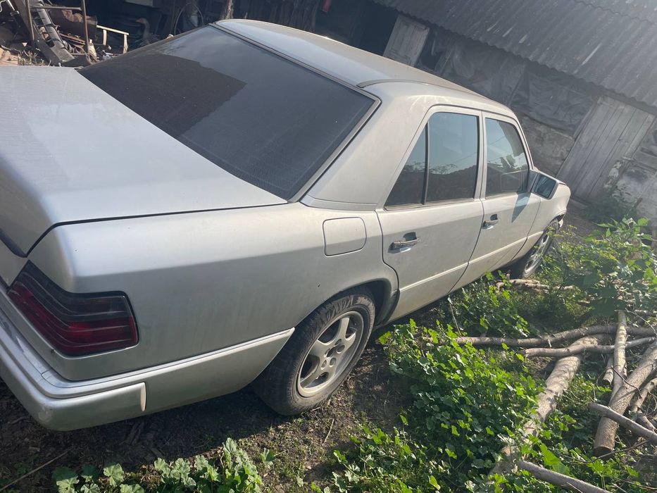 Мерседес     124