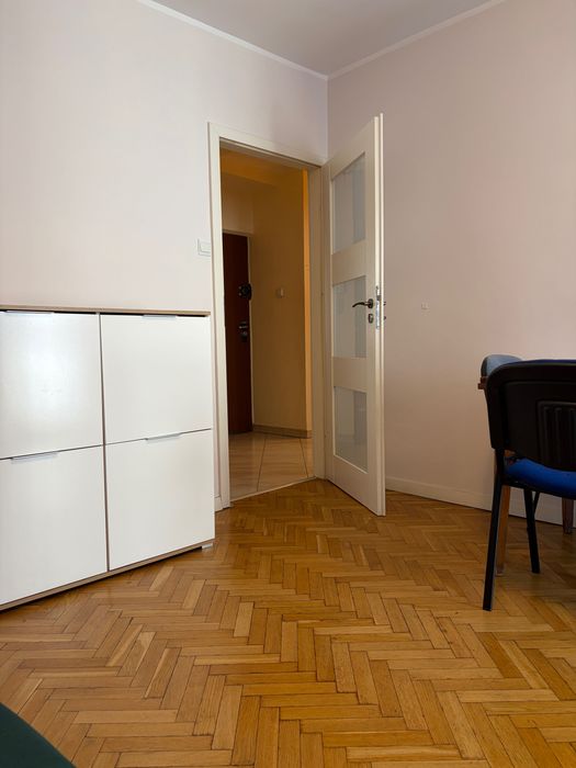 CENTRUM / blisko Ronda ONZ / 2 POKOJE-z balkonem