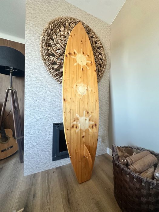 Prancha de surf decorativa em pinho