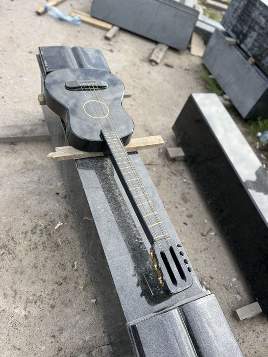 Гітара з граніту