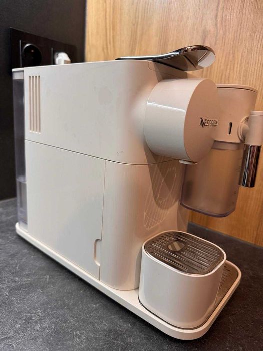 Ekspres na kapsułki DeLonghi Nespresso Lattissima One