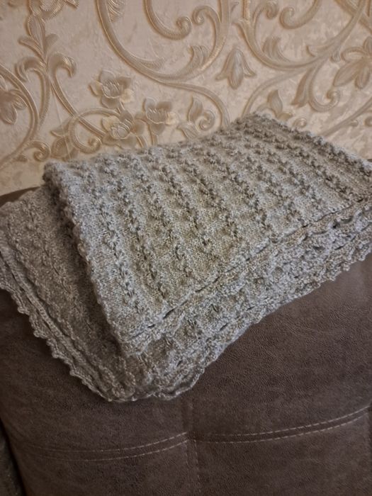 Вязана шаль  шерстяна