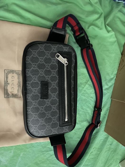 Mala Gucci Preta com Alça Vermelha