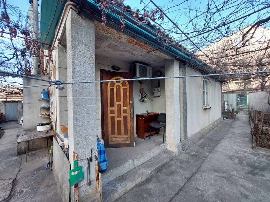 Продам дом в Черноморске районе Вечернего рынка.