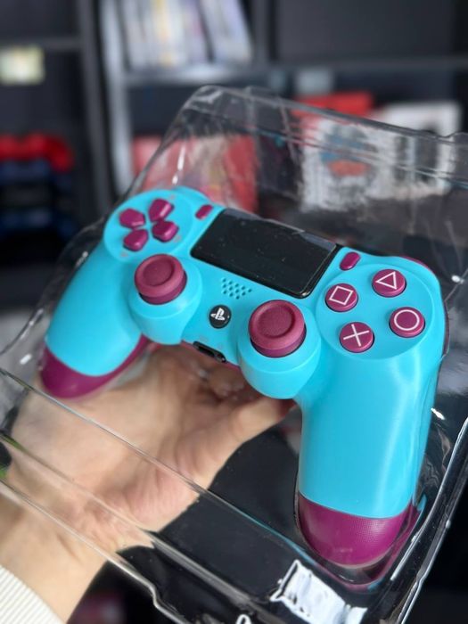 Блакитний геймпад DualShock 4 v2 1|1 як справжній