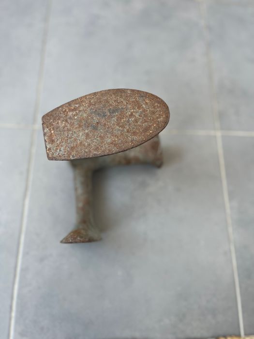 Shoemaker's Anvil (Form)64862899838083121
