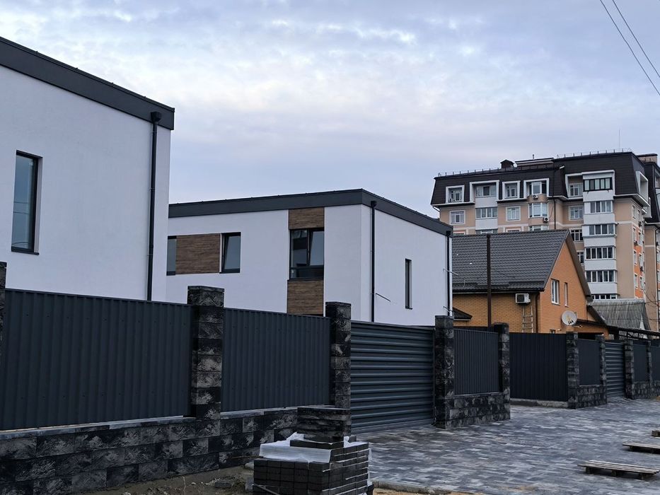 Таунхаус! Біля Avenir Plaza м. Буча. Центральні комунікації!!!