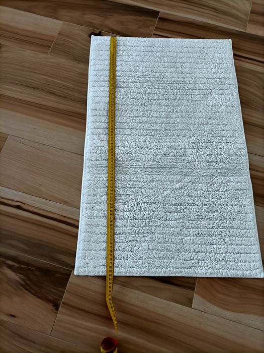 Tapete do IKEA foi usado mas está impecável