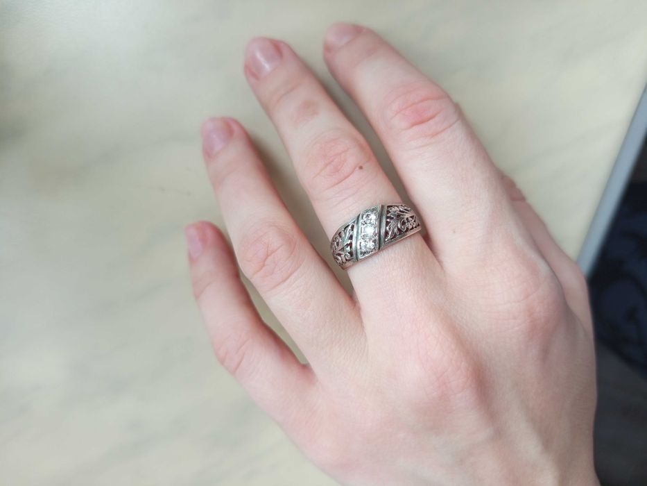 Продам серебряный перстень