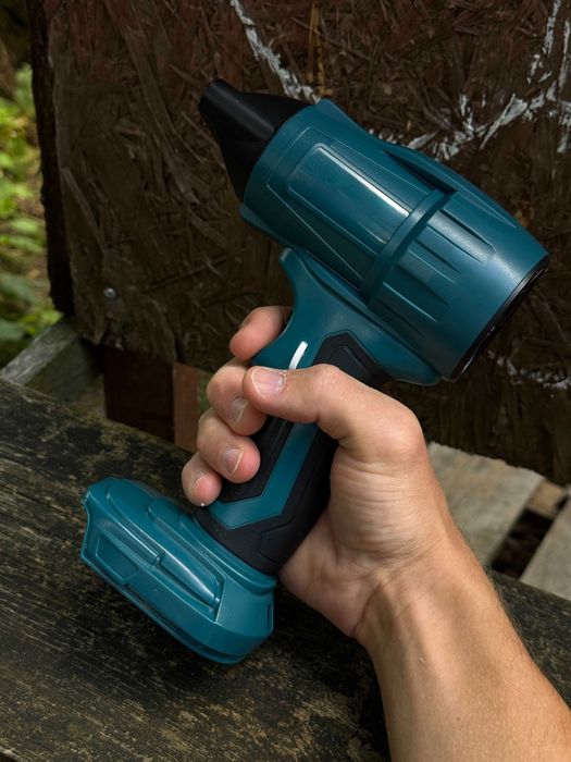 Nowa Poręczna Dmuchawa Na Baterię BOSCH 18V - Film Prezentujący