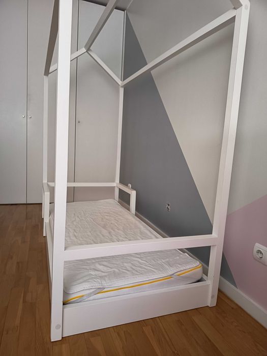 Cama casinha branca
