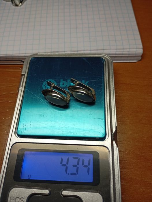 Продам срібний гарнітур.