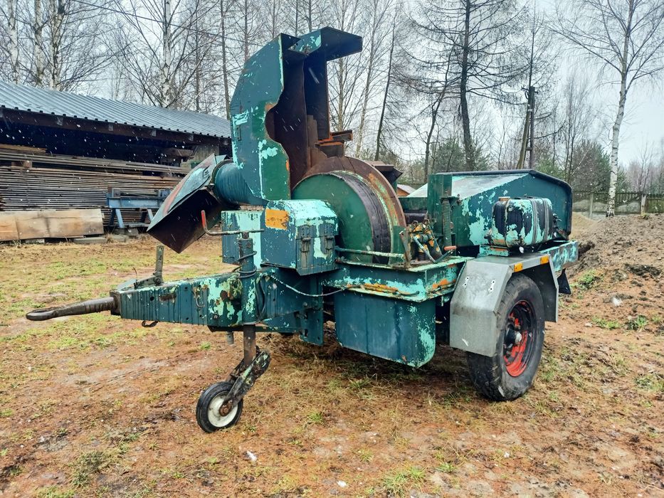 Rębak spalinowy do gałęzi