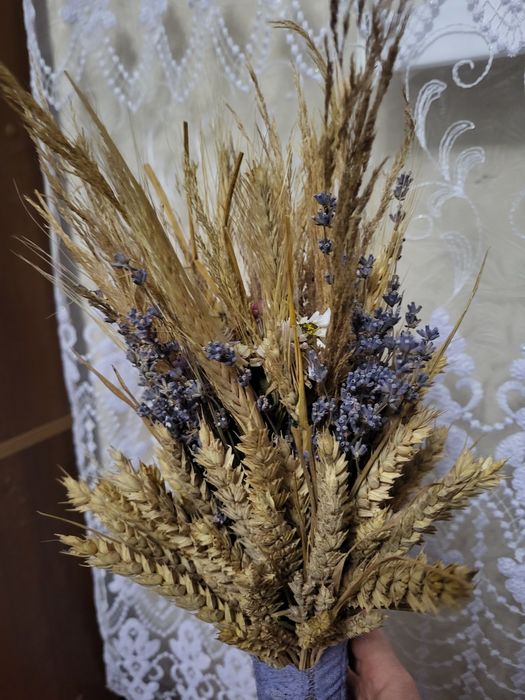 Дідух з натуральних сухоцвітів та колосків — ручна робота