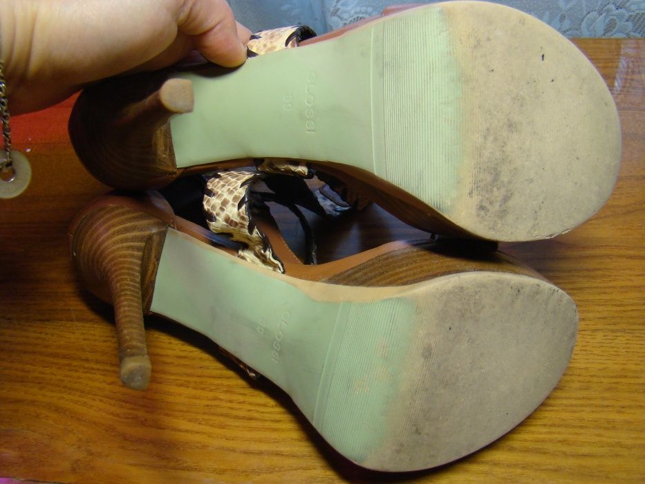 Оригинальные босоножки бренда Glossi (Глосси)