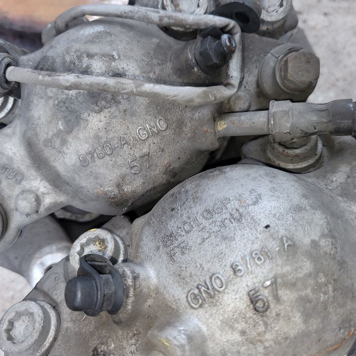 Zaciski jarzma tarcze hamulcowe audi a4 b8 a5 2.7TDI 3.0TDI SWAP