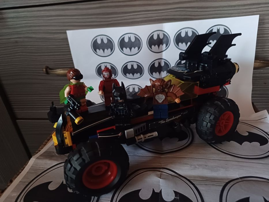 Набір Lego Batman аналог: бетмобіль+фігурки персонажів