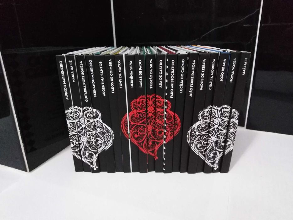 19 Cds com Livros da colecção Fado Alma Lusitana.
