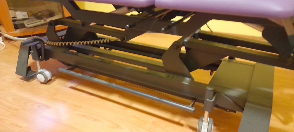 Stół rehabilitacyjny elektryczny 3-sekcyjny do terapii manualnej-CHIRO