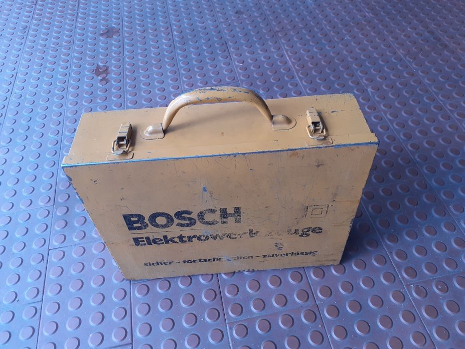 Berbequim bosch até 13mm Ref. SB  4502 em muito bom estado c/mala