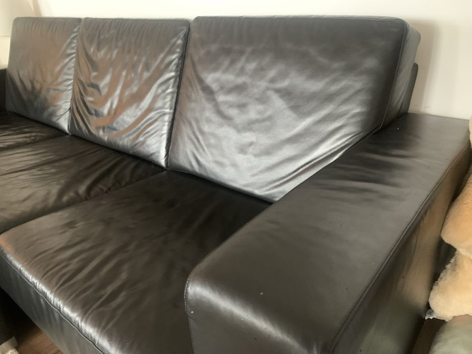 Sofa pele Preto 3 lugares com puff
