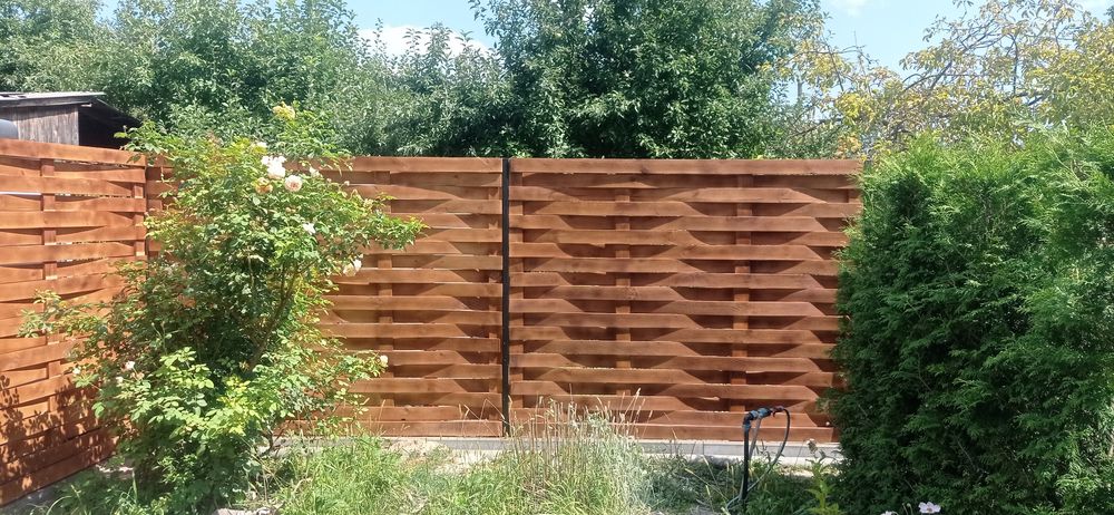 Плетений дерев'яний паркан. Оригінальний паркан. Забор.