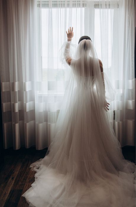 Весіллна сукня в ідеальному стані