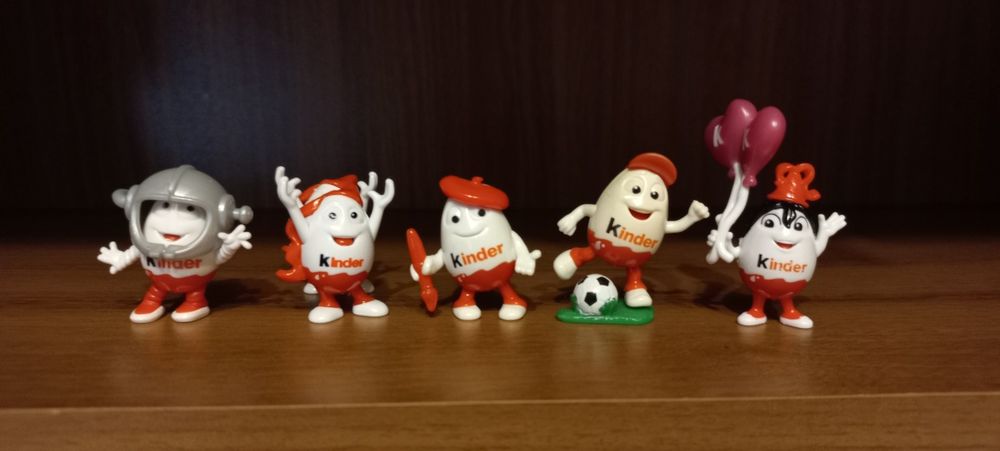Игрушки из киндер сюрприза, смурфики, киндеры, барбоскины, мики маус