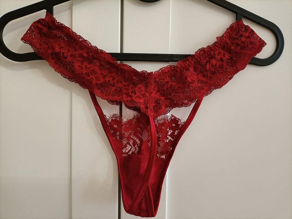 Czerwony komplet Intimissimi 70C stanik stringi